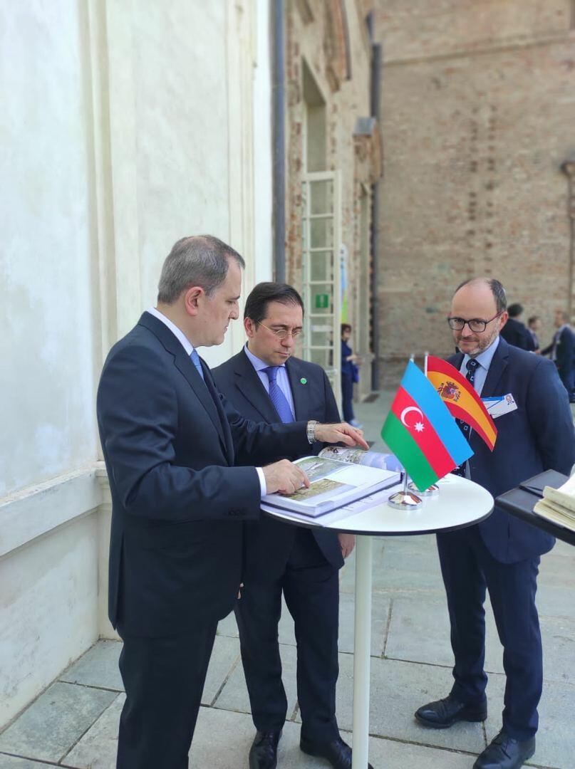 Главы МИД Азербайджана и Испании обсудили двусторонние отношения