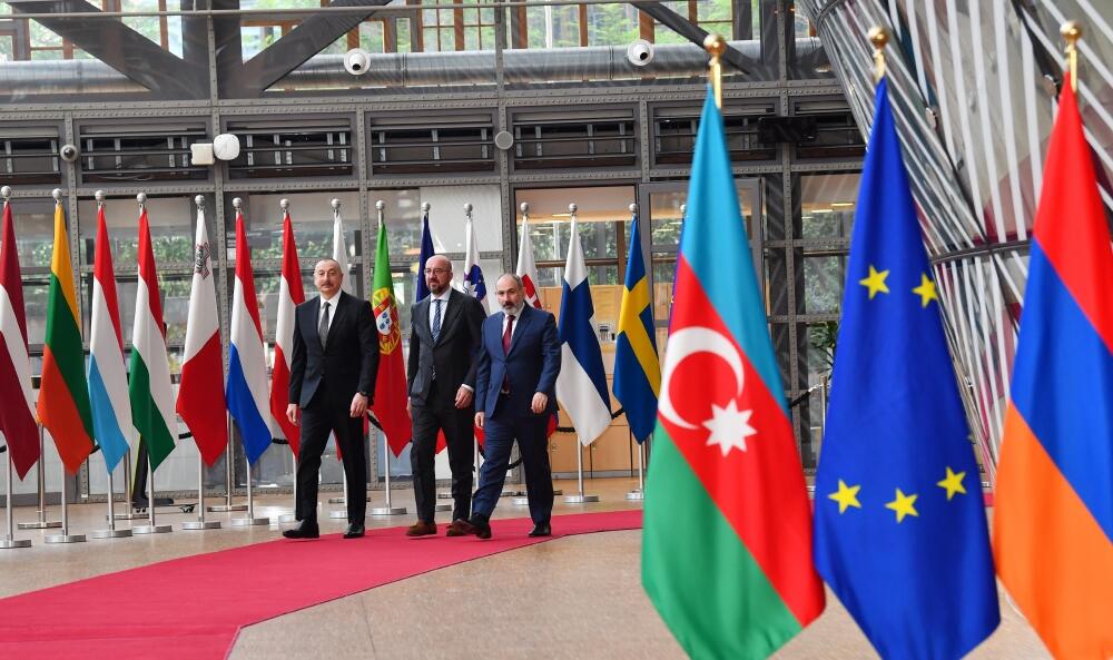 В Брюсселе состоялась встреча Президента Ильхама Алиева с президентом Совета Европейского Союза и премьер-министром Армении