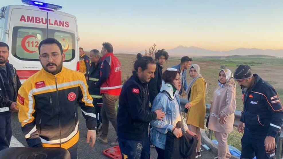 В Турции перевернулся автобус со студентами, есть жертвы