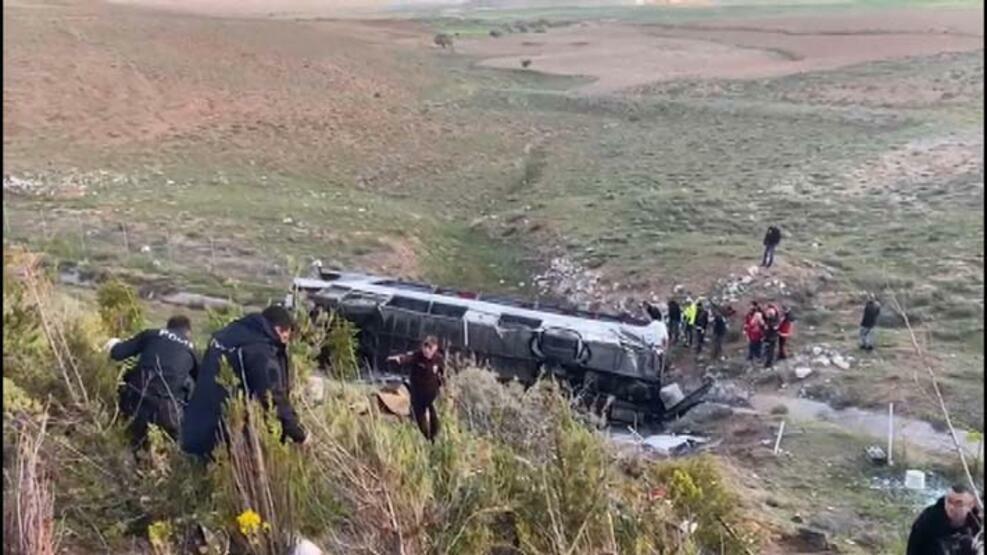 В Турции перевернулся автобус со студентами, есть жертвы