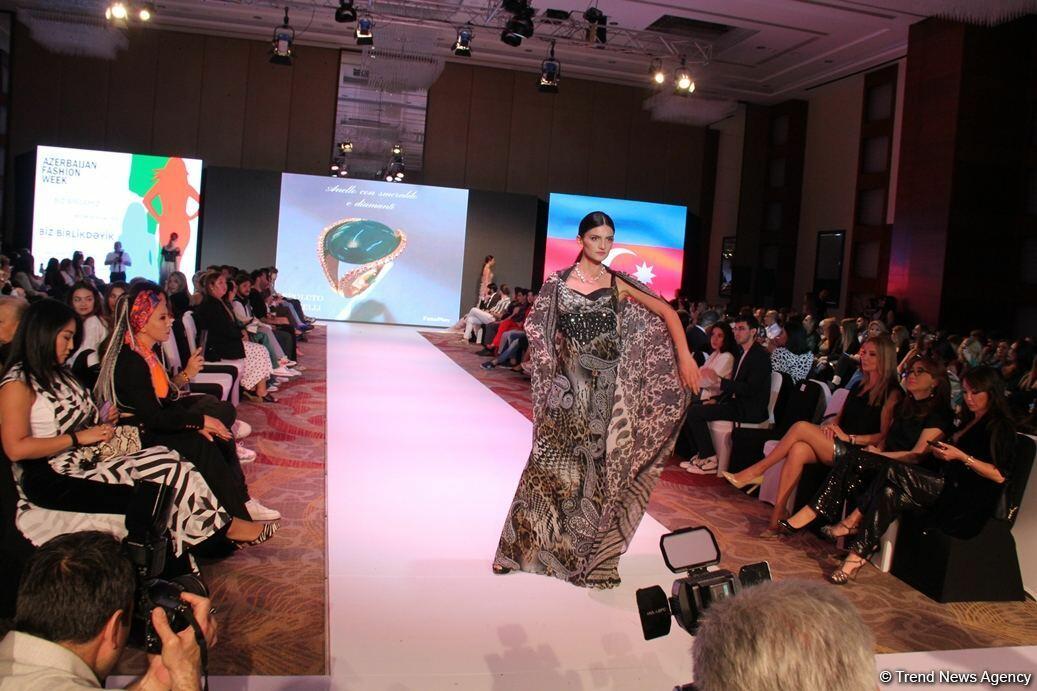 Фахрия Халафова представила новую коллекцию Bella Rosa на Azerbaijan Fashion Week