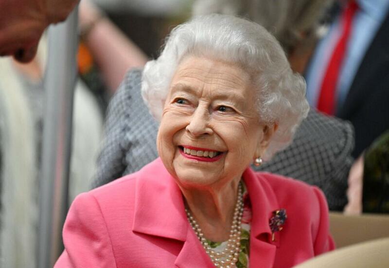 Британская королева Елизавета II посетила выставку в Челси