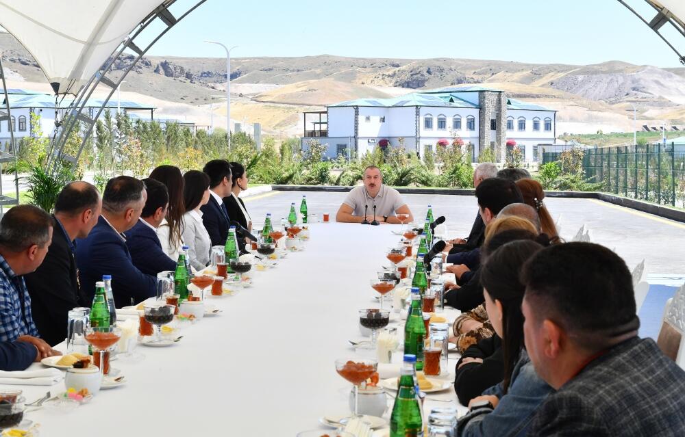 Президент Ильхам Алиев и Первая леди Мехрибан Алиева приняли участие в церемонии открытия в рамках первого этапа проекта “Умное село” в Зангилане
