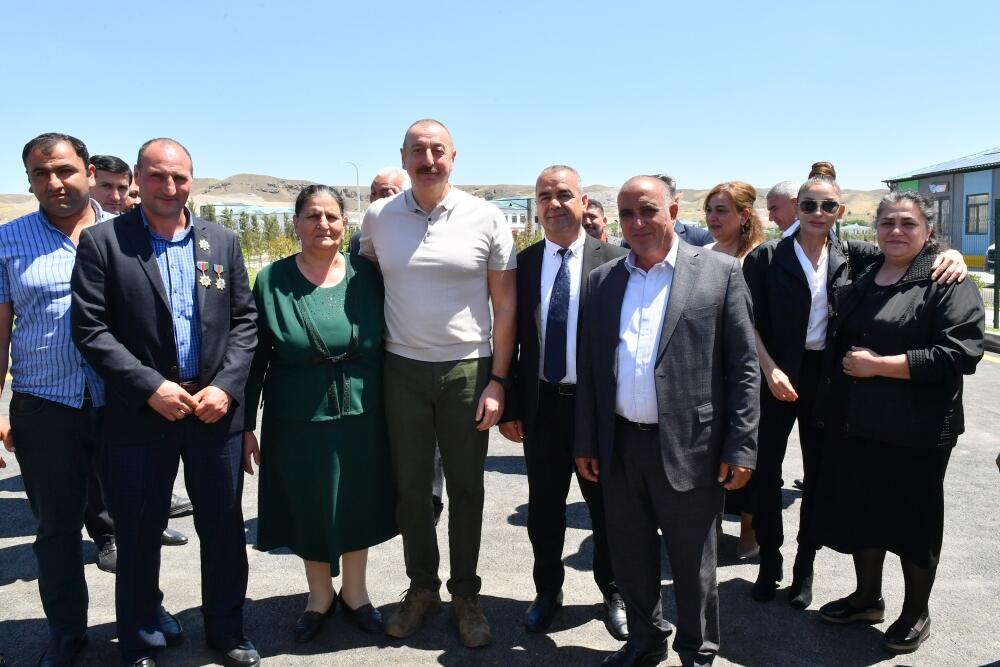 Президент Ильхам Алиев и Первая леди Мехрибан Алиева встретились с жителями села Агалы в Зангиланском районе