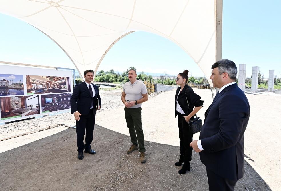 Президент Ильхам Алиев и Первая леди Мехрибан Алиева приняли участие в церемонии открытия в рамках первого этапа проекта “Умное село” в Зангилане