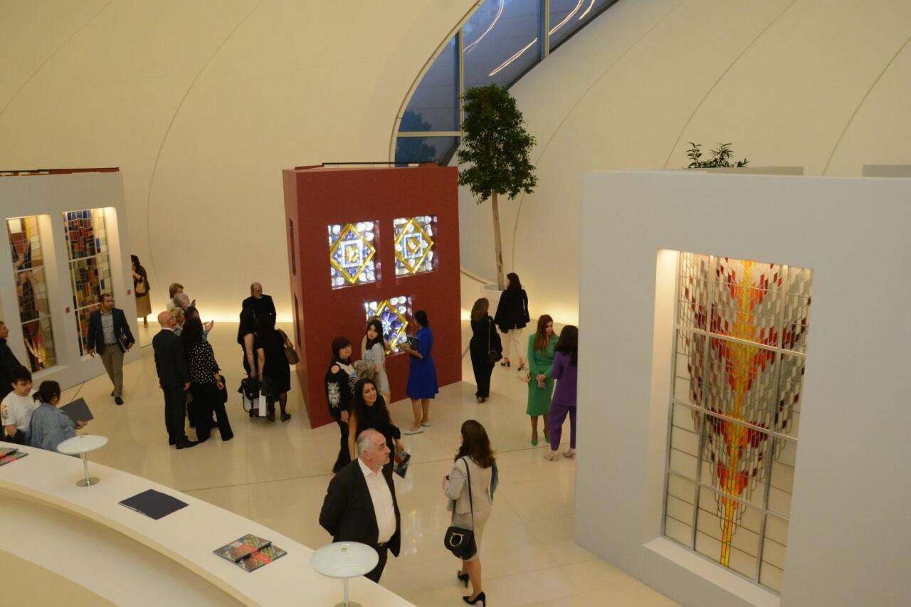 В Центре Гейдара Алиева состоялось торжественное открытие выставки работ Агасалеха Нури Nurlu sənət dünyası