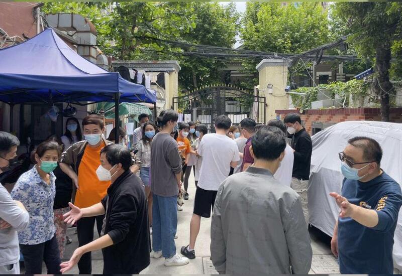 Жители Шанхая требуют отмены коронавирусных ограничений