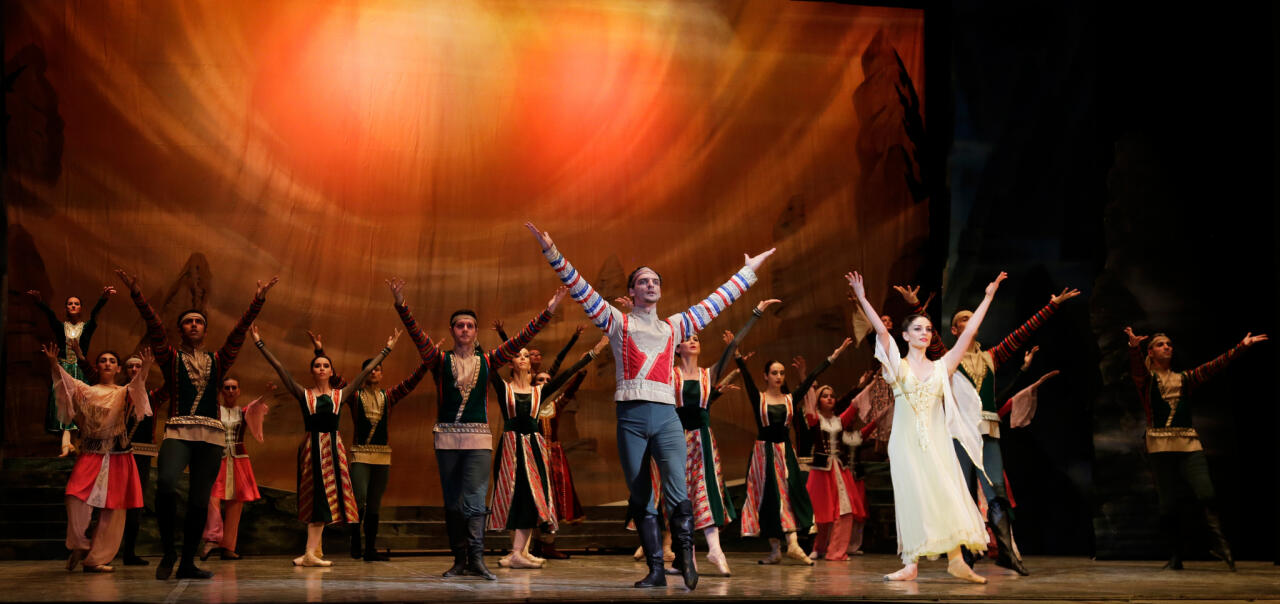 Балетный дастан на сцене Театра оперы и балета