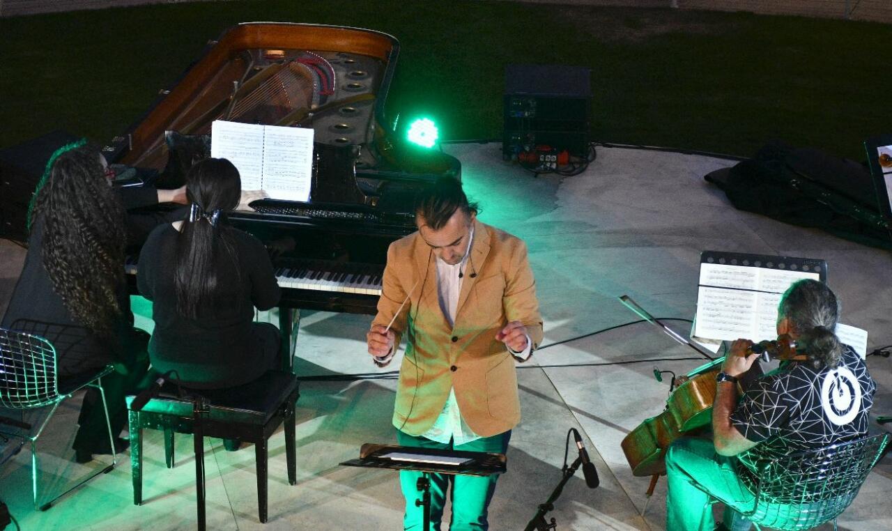 Великая музыка Бетховена под открытым небом вечернего Баку