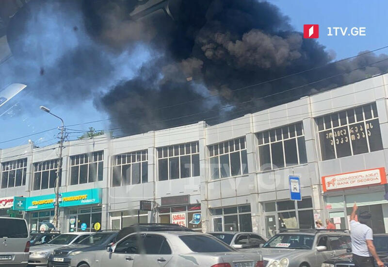 Пожар на авторынке в Тбилиси