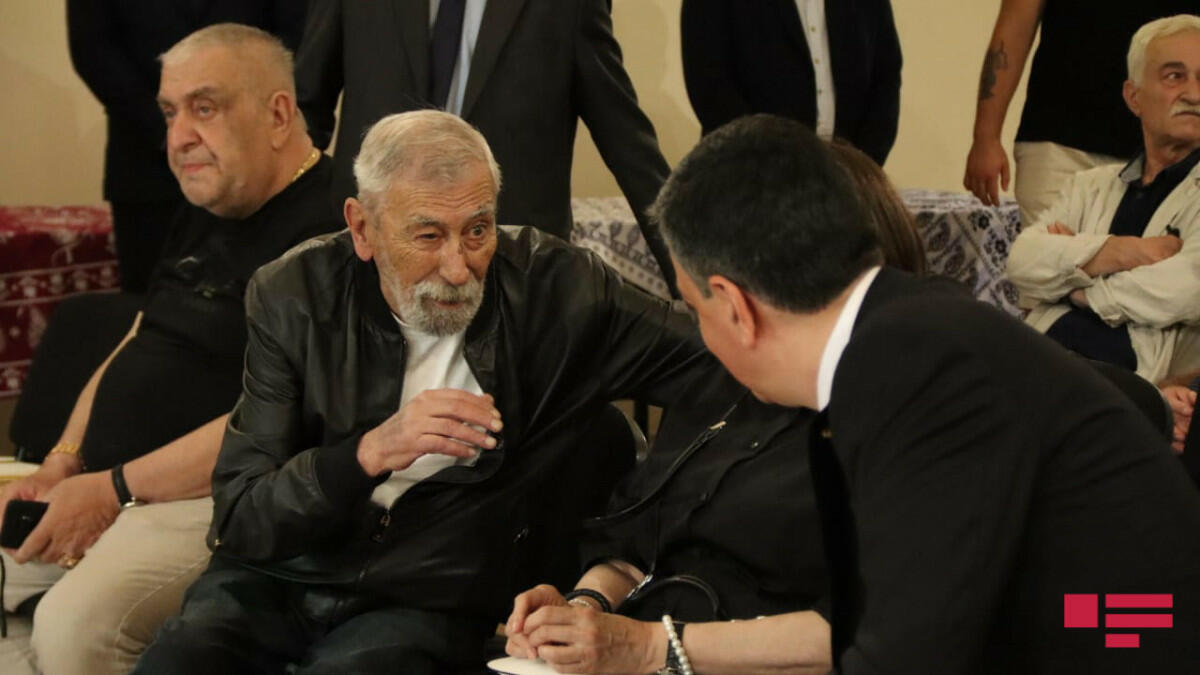 Вахтанг Кикабидзе награжден нагрудным знаком «Низами Гянджеви»