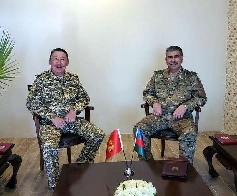 Министры обороны Азербайджана и Кыргызстана обсудили военное сотрудничество