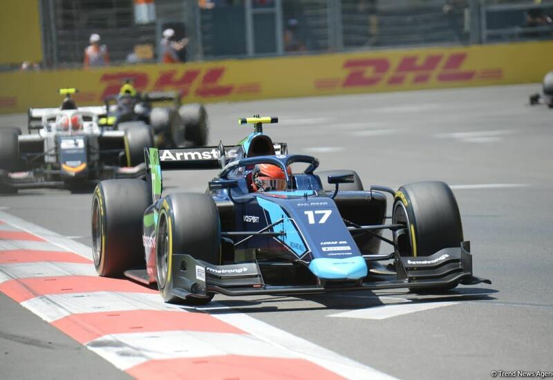 В Баку проходит основная гонка "Формулы-2"