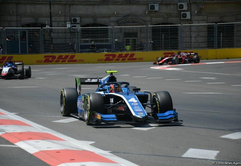 В Баку определились победители основной гонки "Формулы-2"