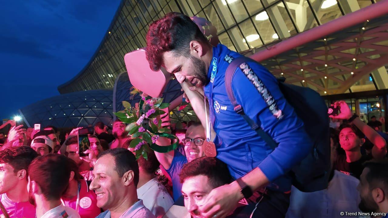 Ставшая чемпионом Европы сборная Азербайджана по мини-футболу вернулась в Баку