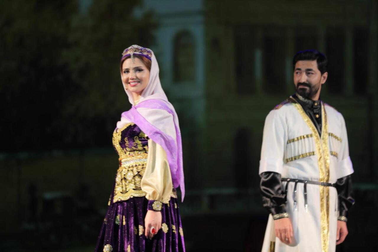 В Баку состоялась премьера спектакля о Хуршидбану Натаван