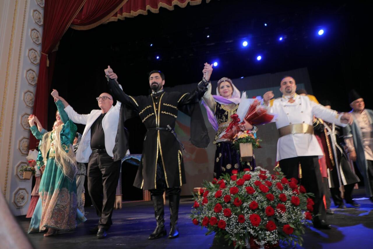 В Баку состоялась премьера спектакля о Хуршидбану Натаван