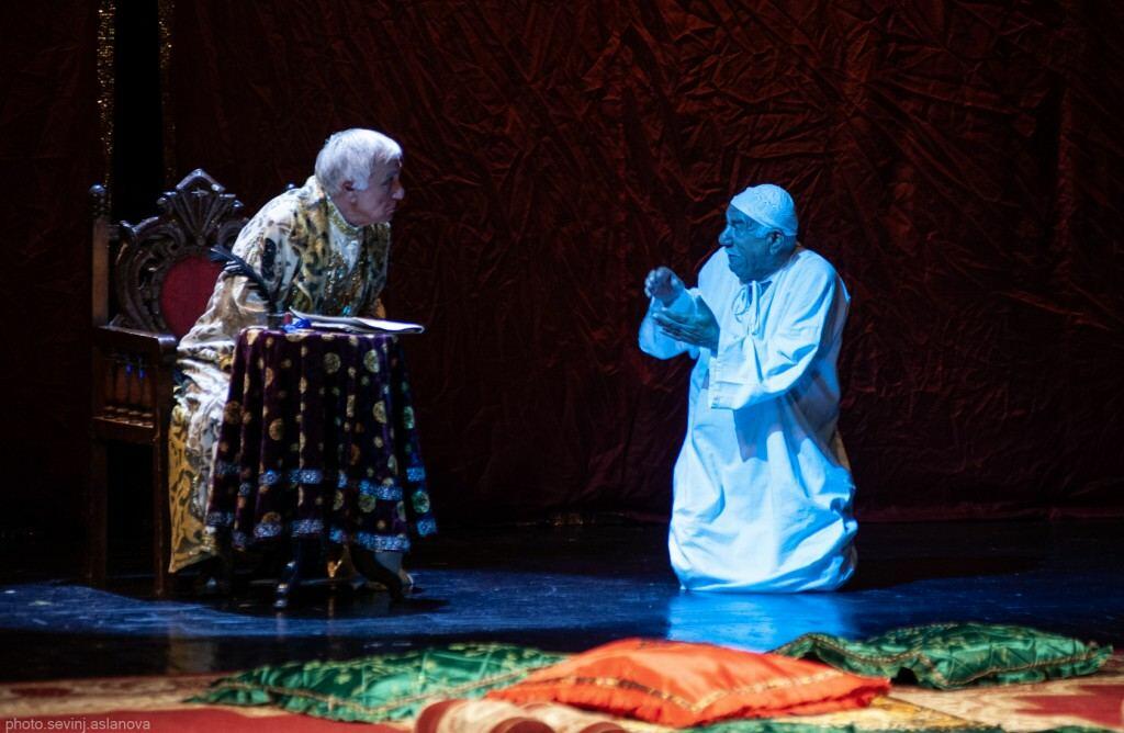 В Драмтеатре показали спектакль "Приключения визиря Лянкяранского ханства"