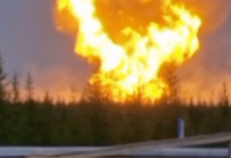 Пожар на газопроводе. Нефтяные пожары. В Ямало Ненецком округе пожар ГАЗ. Взрыве на месторождении газа в ЯНАО 21 февраля.