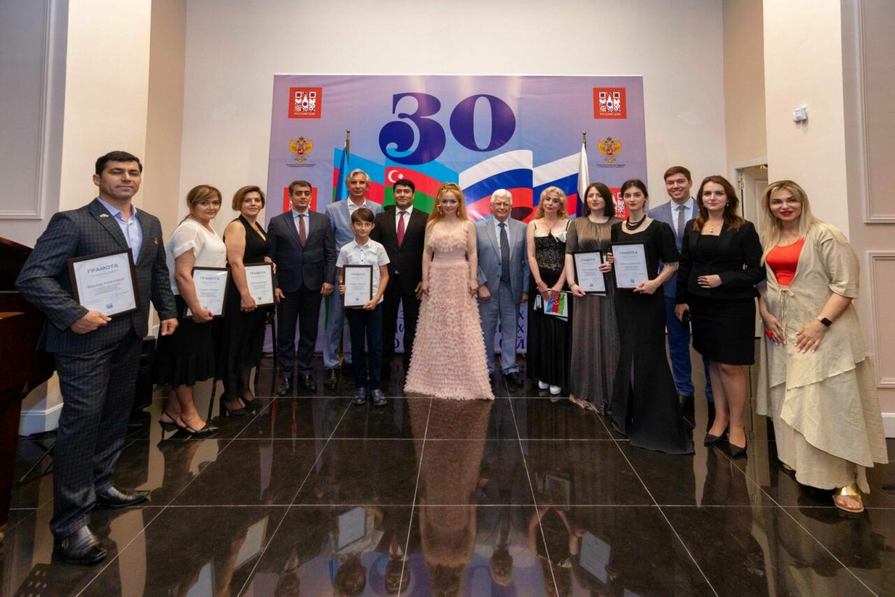 В Баку открылась выставка и прошел концерт "Самая красивая страна"