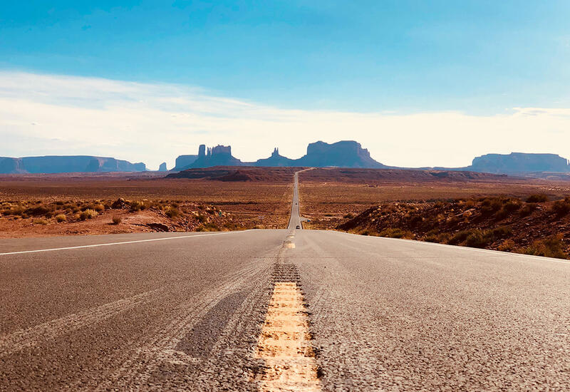 Одинокий турист умер в пустыне в 10 метрах от шоссе