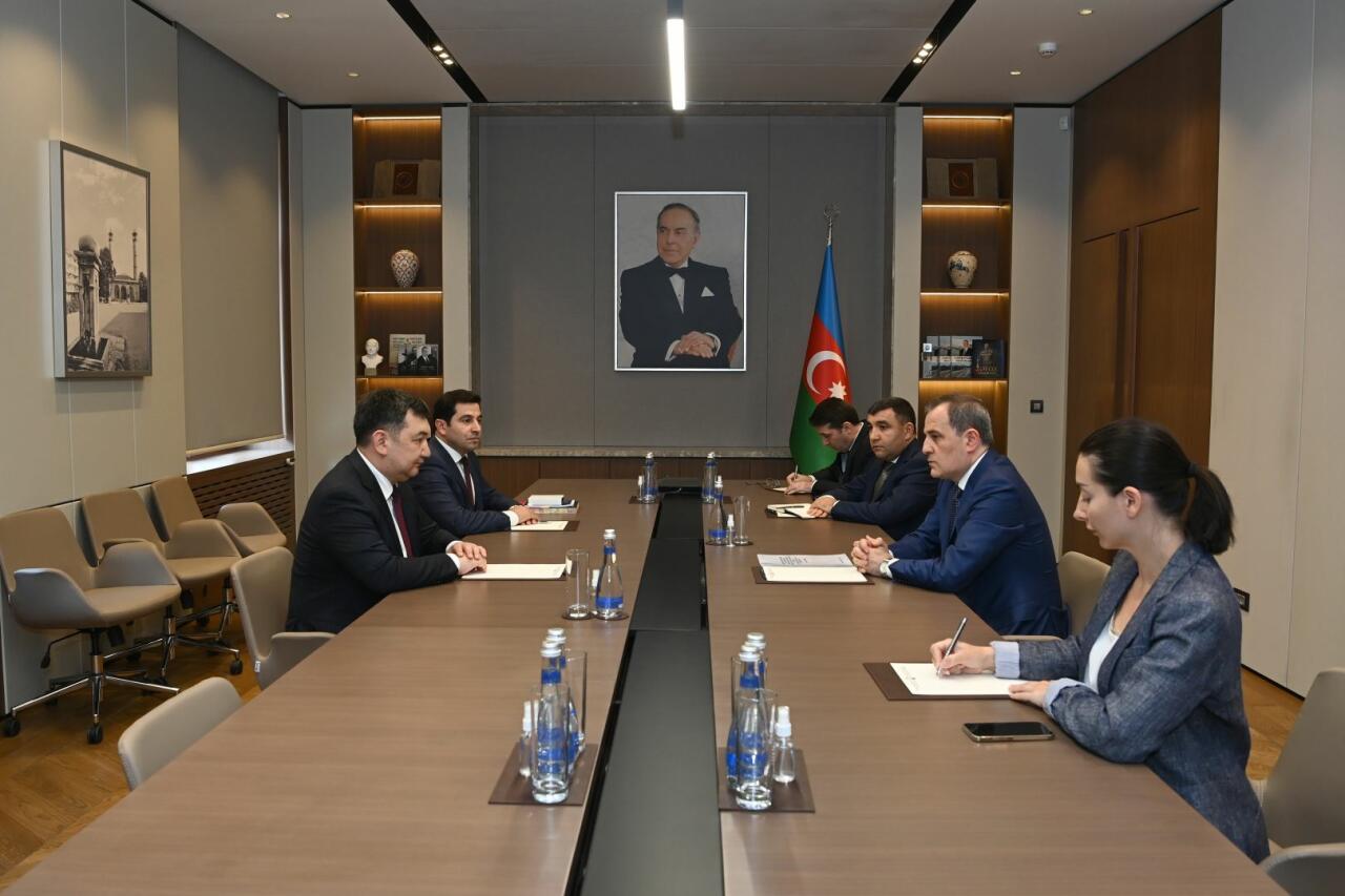 Джейхун Байрамов встретился с руководителем Международной тюркской академии