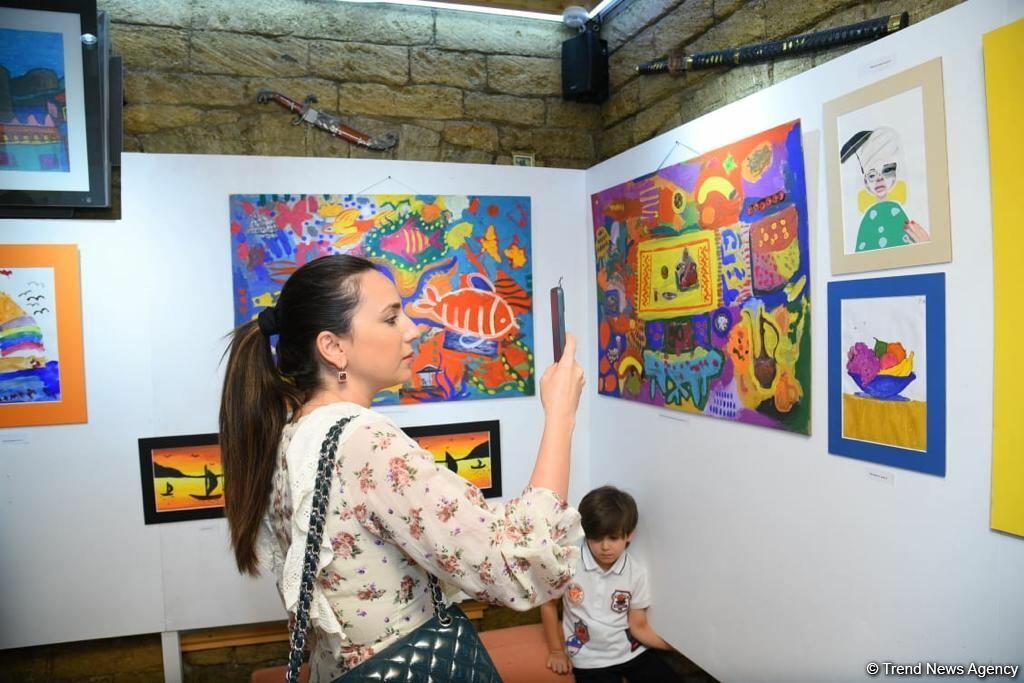 Leonardo Art School Baku организовала выставку юных художников «Полет фантазий»