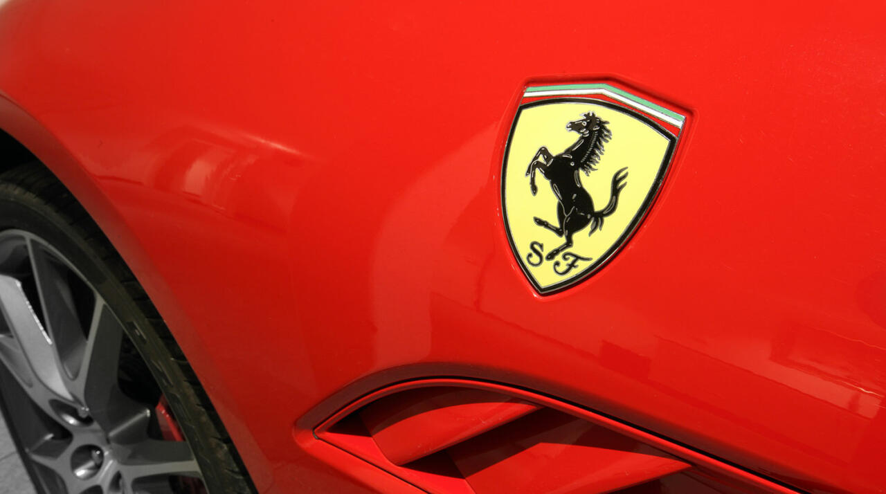 Ferrari планирует искусственно ограничить тираж своего первого кроссовера