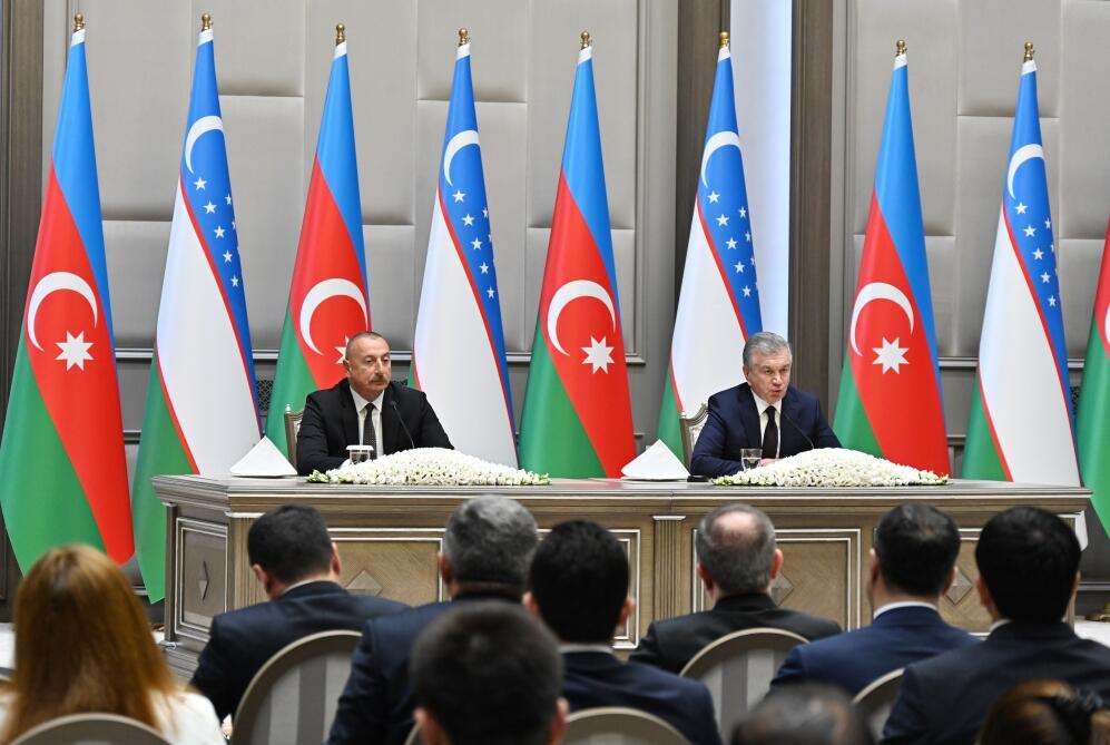 Президент Ильхам Алиев и Президент Шавкат Мирзиёев выступили с заявлениями для печати