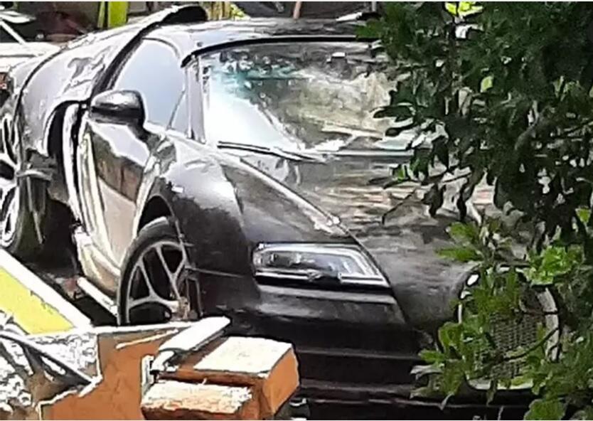 Телохранитель Роналду разбил его Bugatti Veyron
