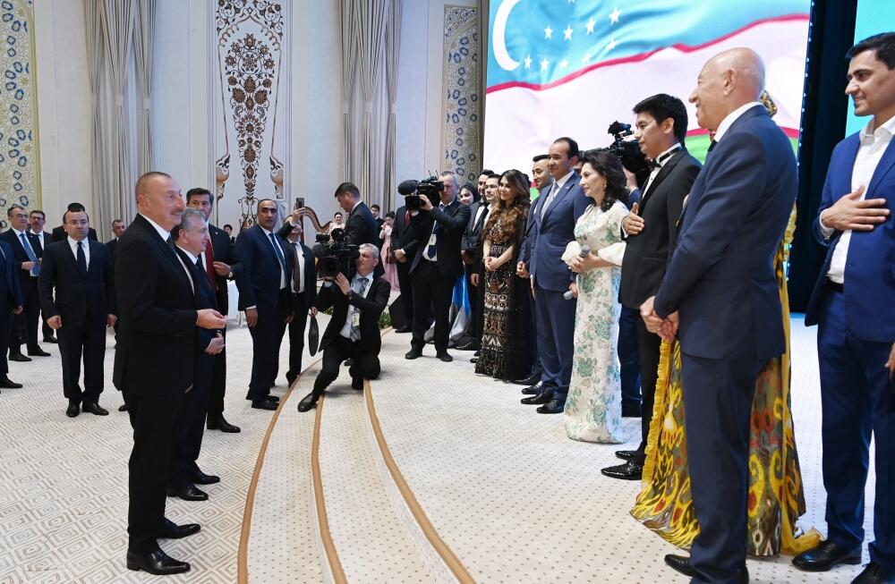В честь Президента Ильхама Алиева от имени Президента Шавката Мирзиёева дан официальный прием