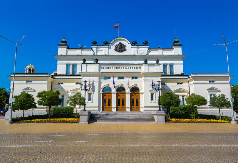 Парламент Болгарии вынес правительству вотум недоверия