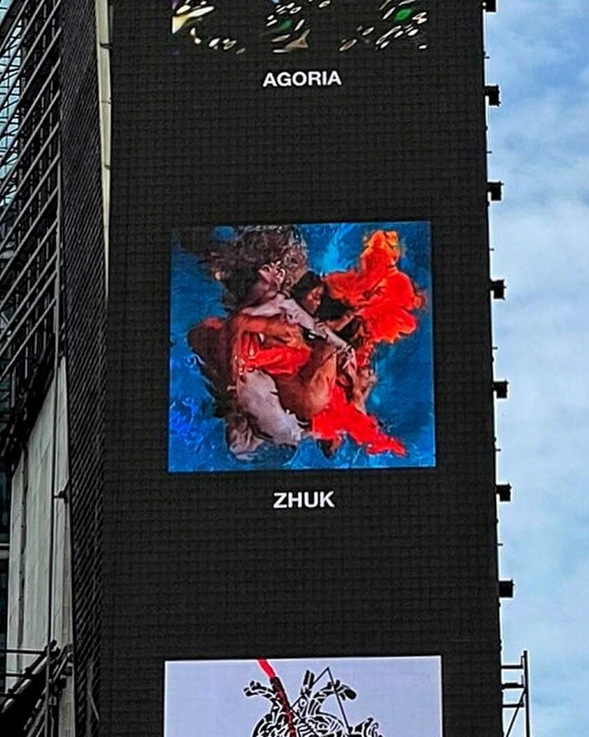 Работа азербайджанской художницы на Таймс-сквер