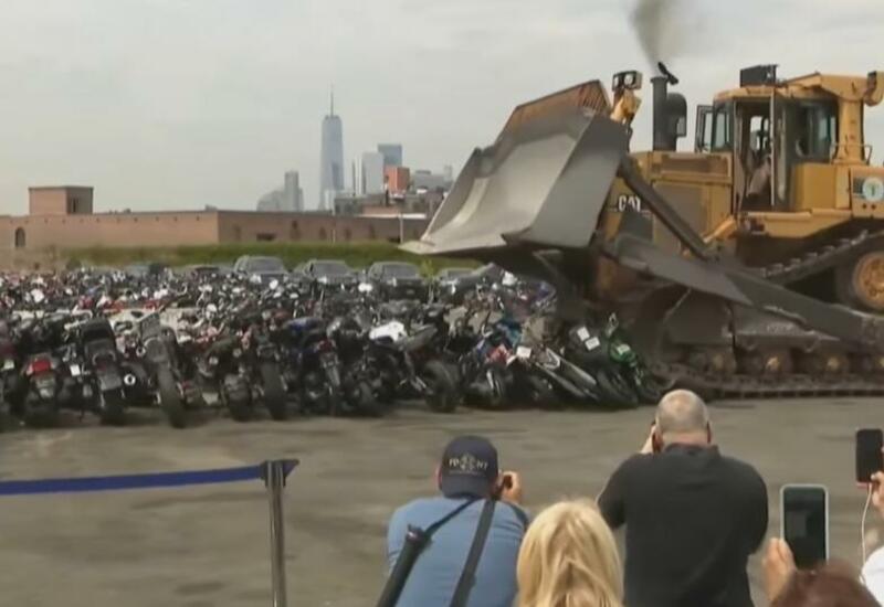 Власти Нью-Йорка приказали раздавить сотню мотоциклов ради экологии