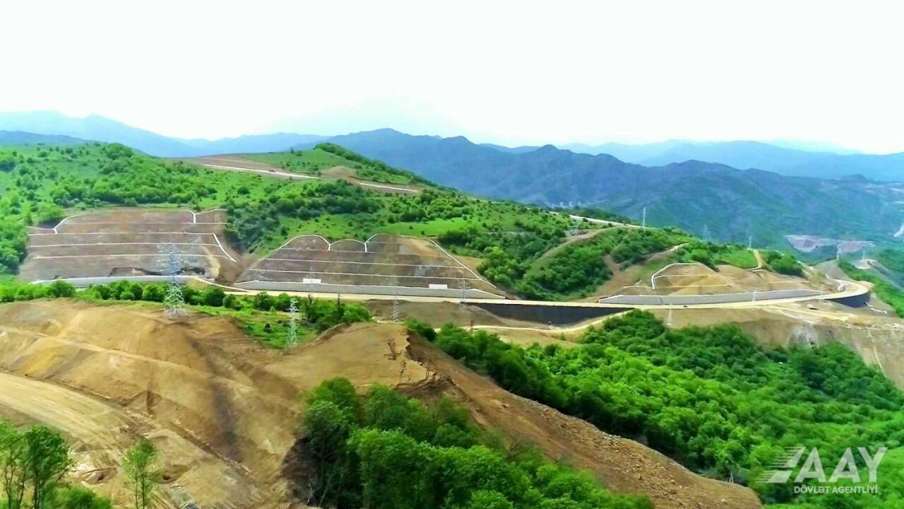 Так выглядит строительство новой дороги в Шушу