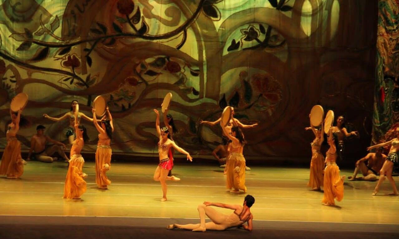Успешный показ балета "Тысяча и одна ночь" Фикрета Амирова в Гяндже