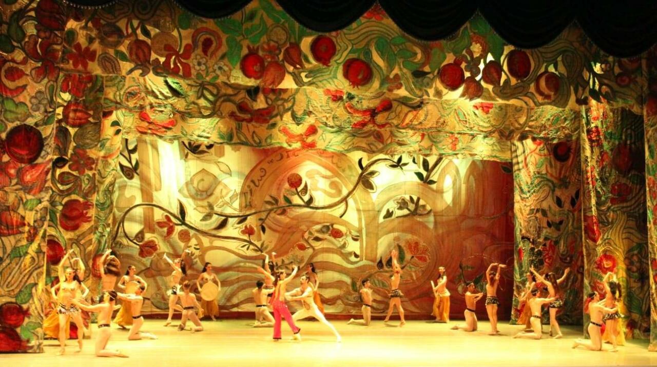 Успешный показ балета "Тысяча и одна ночь" Фикрета Амирова в Гяндже