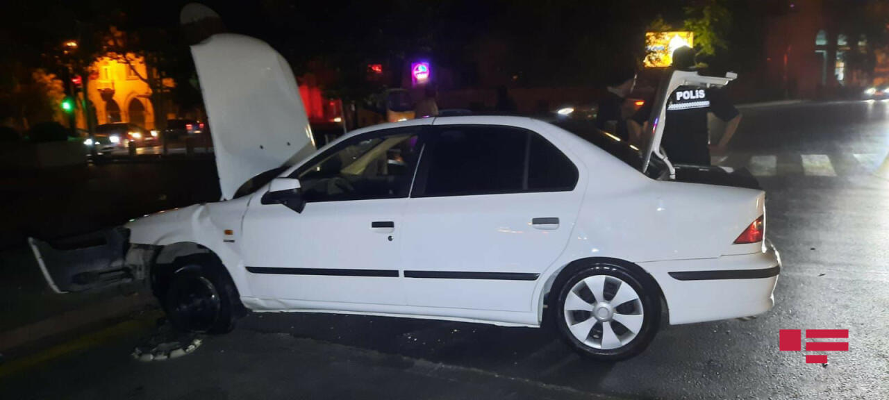 В Баку опрокинулся автомобиль, есть пострадавшие