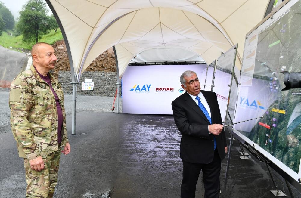 Президент Ильхам Алиев совершил поездку в Гейгельский, Кяльбаджарский и Лачинский районы