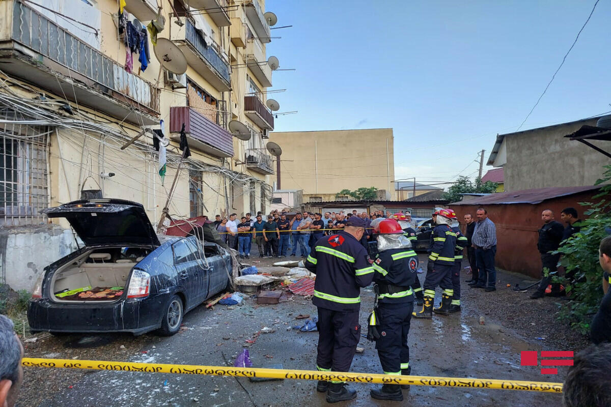 В Марнеули в здании рухнул балкон, погибли два человека