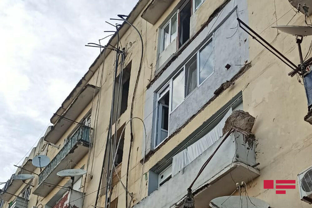 В Марнеули в здании рухнул балкон, погибли два человека