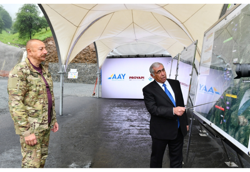 Президент Ильхам Алиев ознакомился в Гейгельском районе со строительством двух тоннелей, сооружаемых на 13-м километре автодороги Тоганалы-Кяльбаджар