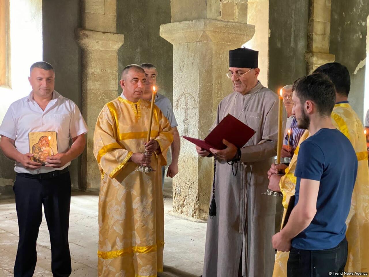 Члены албано-удинской христианской религиозной общины посетили церковь V века в селе Талыш