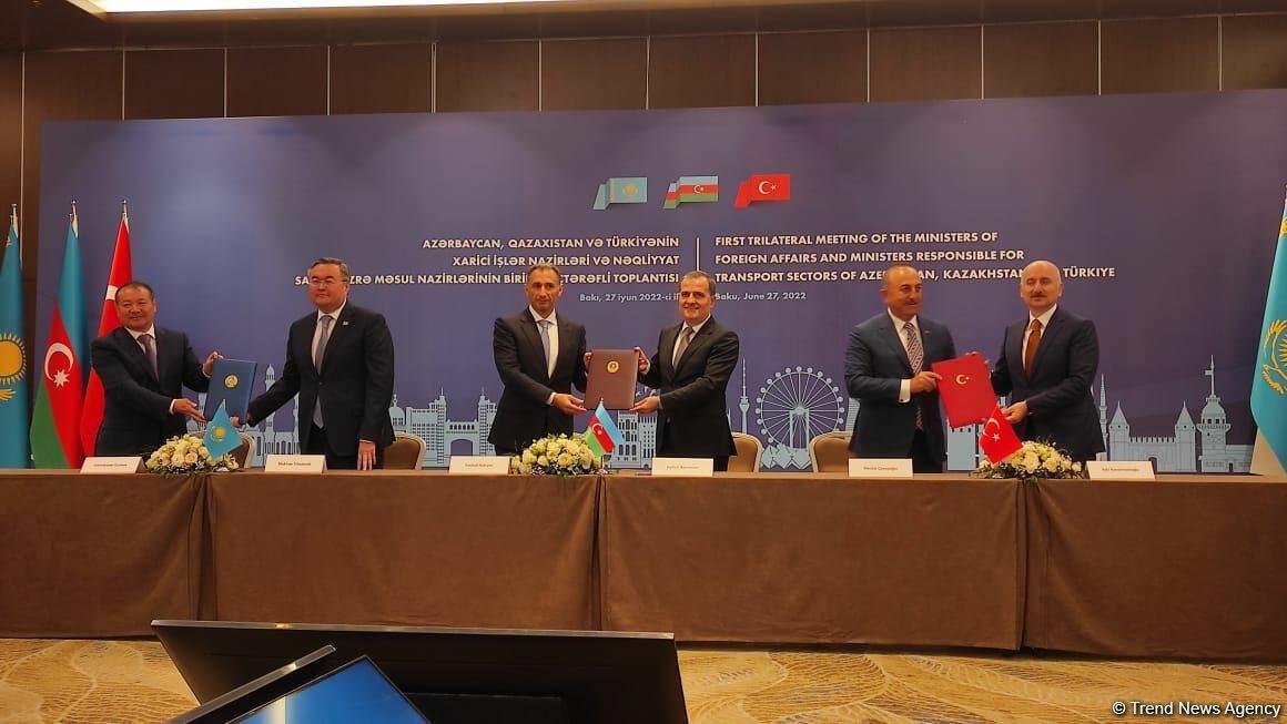 В Баку главы МИД Азербайджана, Турции и Казахстана подписали декларацию о сотрудничестве