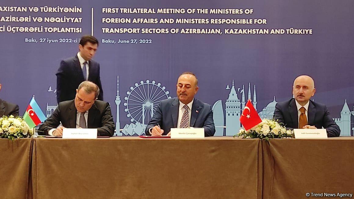 В Баку главы МИД Азербайджана, Турции и Казахстана подписали декларацию о сотрудничестве