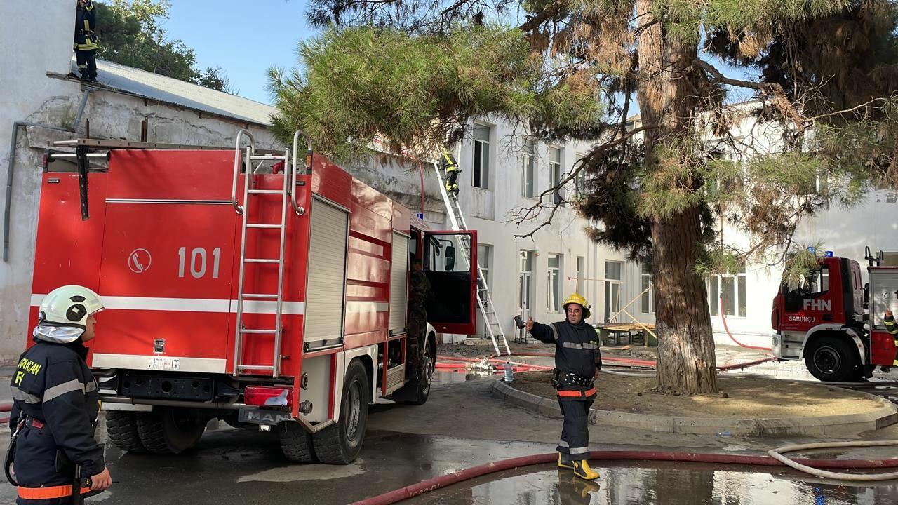 Пожар в школе в Баку потушен