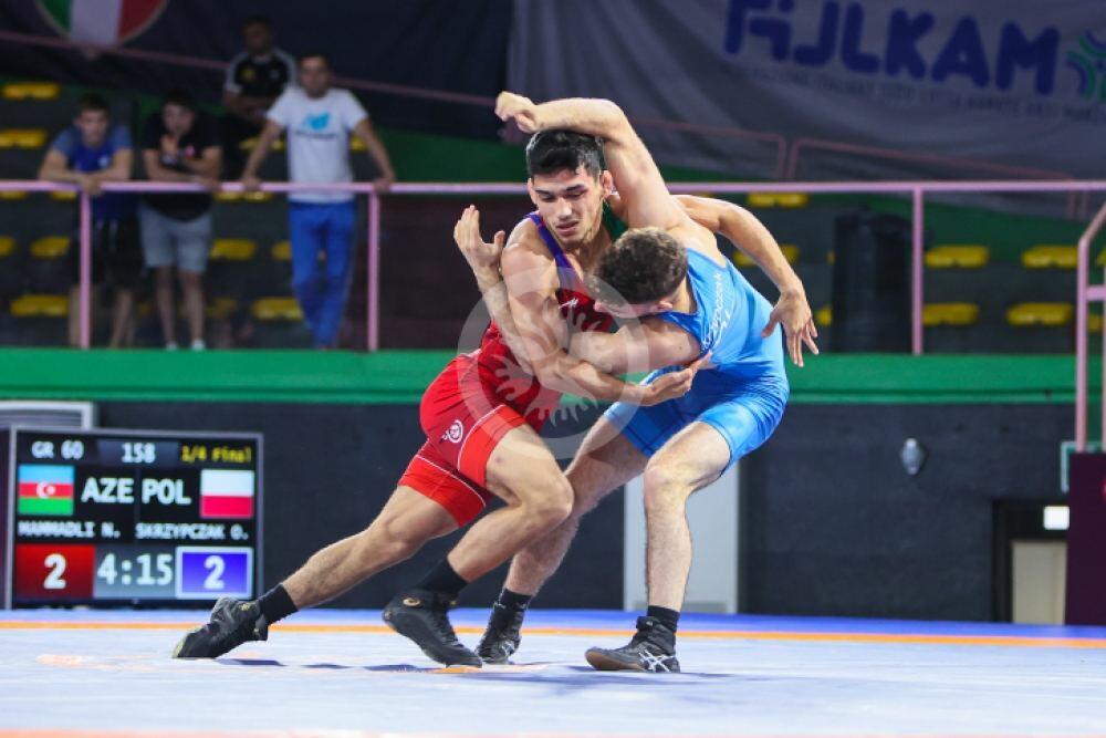 Сборная Азербайджана по греко-римской борьбе стартовала на чемпионате Европы с двумя золотыми медалями