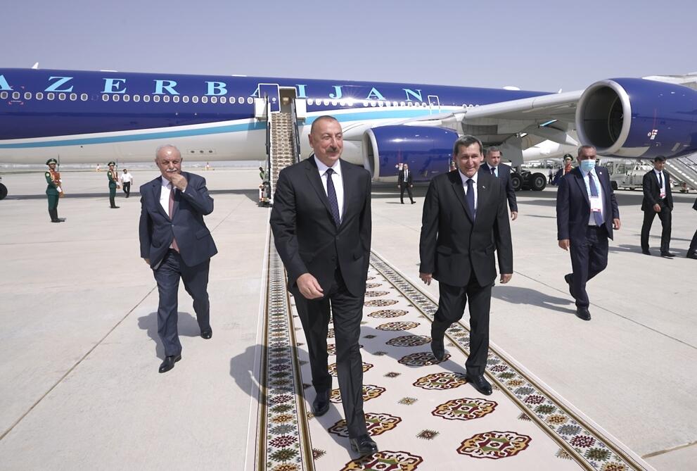 Президент Ильхам Алиев прибыл в Туркменистан
