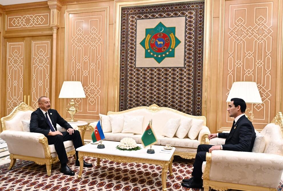 Президент Ильхам Алиев встретился в Ашхабаде с Президентом Туркменистана Сердаром Бердымухамедовым