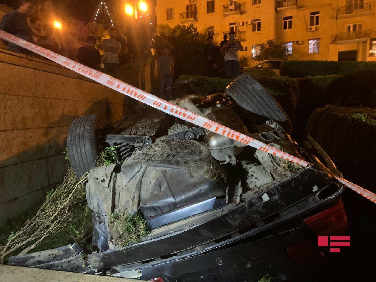 В Баку перевернулся автомобиль, есть пострадавший